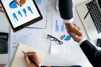 تعاقد شركات التسويق الالكتروني وتعاقد شركات التسويق مع العملاء وعقود الإعلان وعقود التسويق 